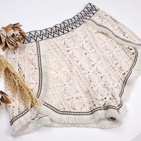 Endless Rose Cream Embroider Eyelet Boho Shorts S - Picture 13 of 13